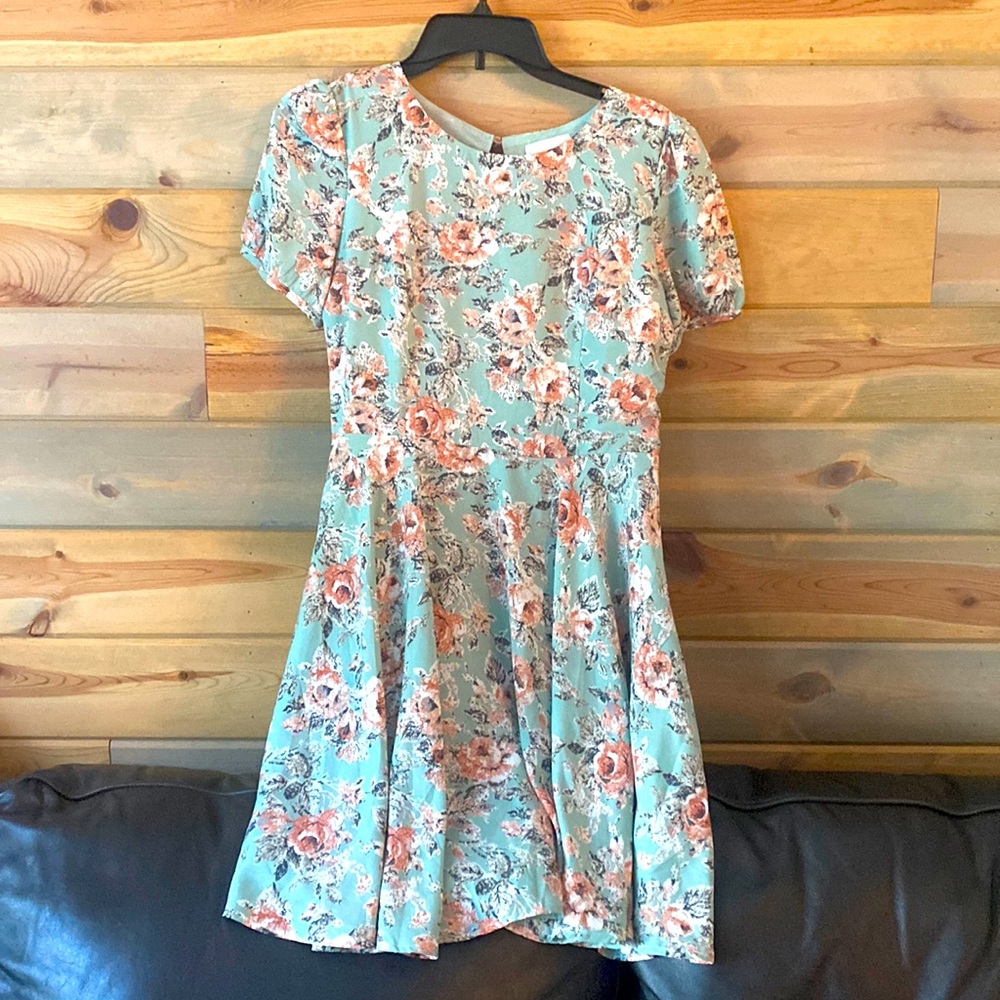 Cute open back boutique style dress light turquoise and pink floral
